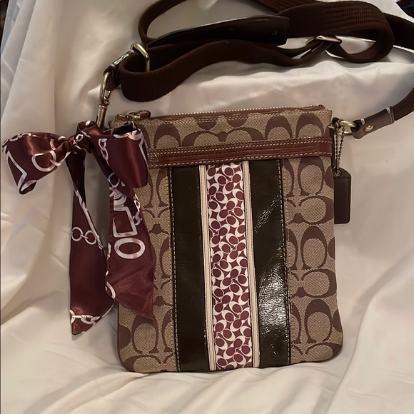 EUC Coach Signature Crossbody Bag Scarf Accent and Hang Tag Great for the Fall - Picture 1 of 16